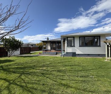 4 Bedrooms + Huge Garage + Pet Friendly! - Photo 6