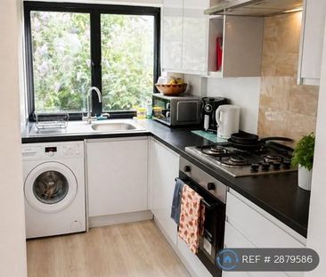 1 bedroom in a house share to rent - Photo 3