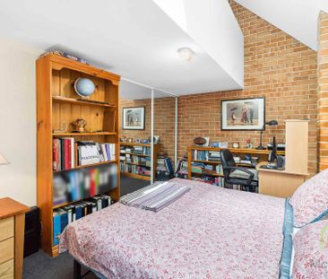 Stunning 3-Storey Kingston Townhouse - Photo 5