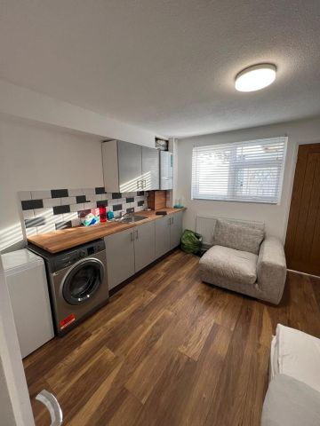 Studio Flat, Meadow Close, EN5 - Photo 5