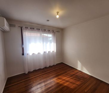 CHARACTER AND COMFORT - Photo 2