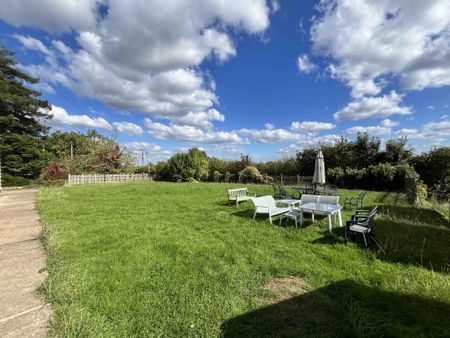 3 bedroom flat to rent - Photo 3