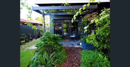 Stunning Furnished Unit - Short Stay - Photo 3