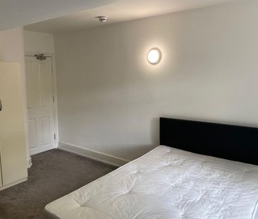 Room in a Shared House, Brook Road, CR7 - Photo 1