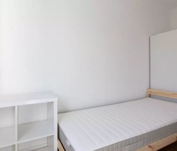 Nice room for rent in 4-bedroom apartment in affordable Benfica - Photo 3
