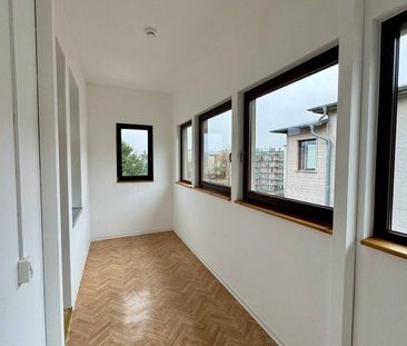 Helle, sanierte 2-Zimmer-Altbauwohnung mit Loggia - Photo 1