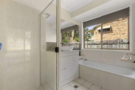 11 Birchley Street, Chapel Hill QLD 4069 - House For Rent - $900 | Domain - Photo 2