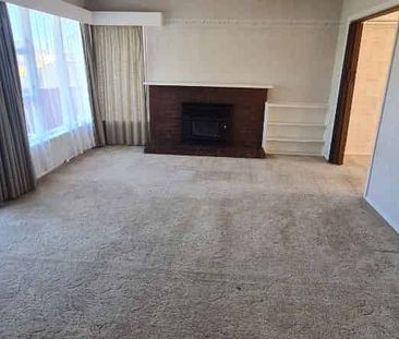 Spacious Family Home - Photo 2