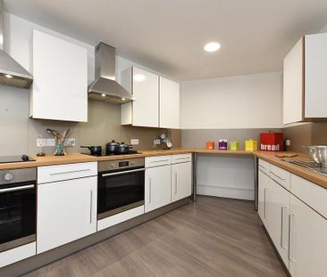 1 bedroom in a flat share to rent - Photo 4