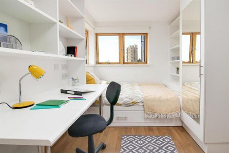 1 bedroom in a flat share to rent - Photo 2