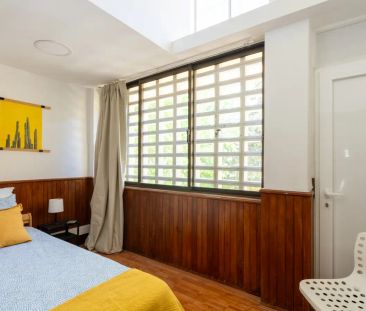 Room in a shared 10-bedroom apartment for rent in Lisbon perfect fo... - Foto 3