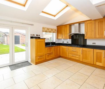 3 bedroom semi-detached house to rent - Photo 2