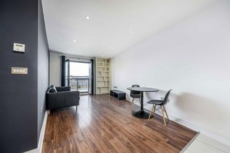 2 bedroom flat to rent - Photo 2