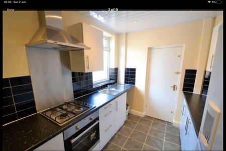 Room in a Shared House, Fairfield Street, M6 - Photo 5