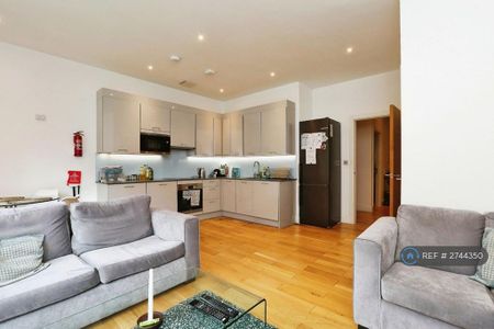 1 bedroom in a house share to rent - Photo 3