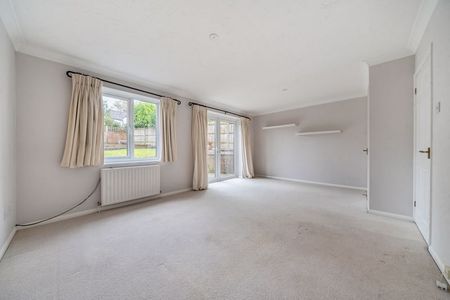 Pegasus Close, Haslemere - 3 bedrooms Property for lettings - Seymours - Photo 3