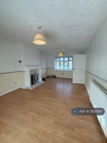 3 bedroom semi-detached house to rent - Photo 2