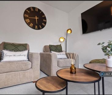 4 bedroom semi-detached house to rent - Photo 1