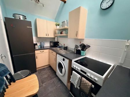 2 bedroom maisonette to rent - Photo 4