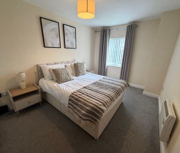 Cambridge Square, Middlesbrough - Photo 5