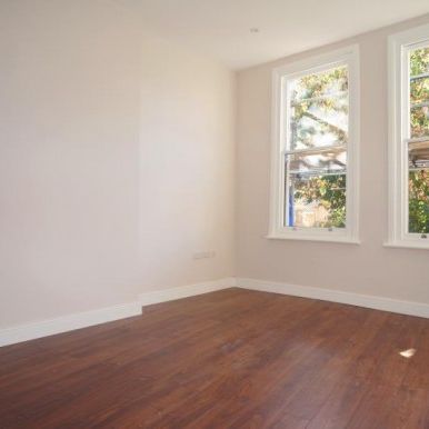 STUNNING NEWLY REFURBISHED ONE BEDROOM FLAT IN SOUTH HAMPSTEAD ZONE 2 - Photo 1