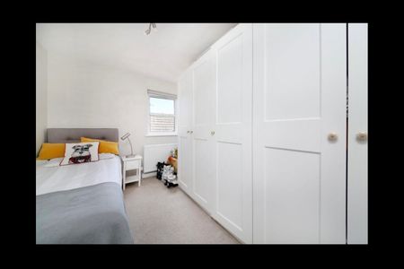 6 Bed Semi-Detached House, Palewell Park, SW14 - Photo 5