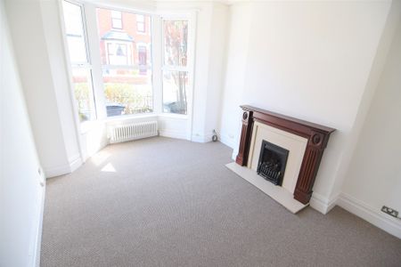 To Let 3 Bed Mid Terraced House - Photo 5