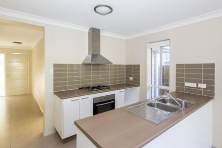 Cozy Three Bedroom Coomera Home - Photo 5