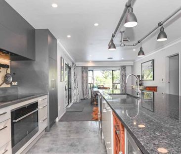 LONGLANDS - 4 BEDROOMS - Photo 5