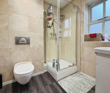 2 bedroom Flat To Let - Photo 5