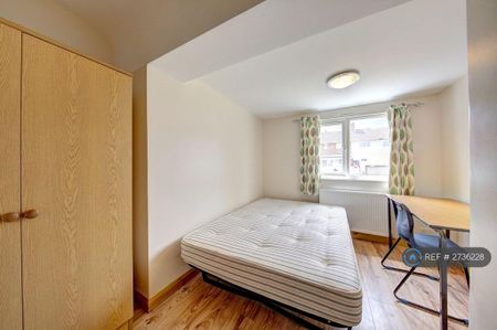 6 bedroom end of terrace house to rent - Photo 3