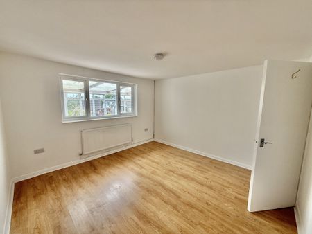 To Rent – Property Options Estate Agents Traditional two-bedroom detached bungalow in a sought-after cul-de-sac. Features private enclosed garden, Council Tax Band C, EPC D. viewing is essential. - Photo 4