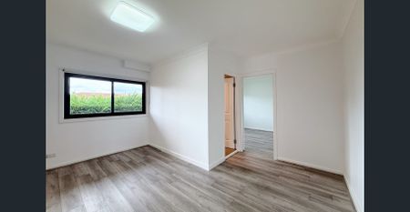 Grand Family Home with Breathtaking Views & Timberfloor throughout & Private garden and pool - Photo 5