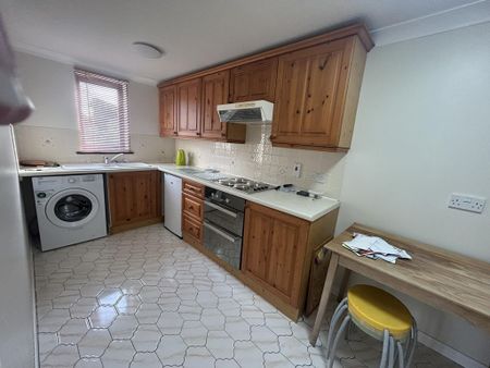 2 bedroom flat to rent - Photo 3