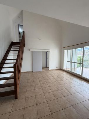 Location Appartement 4 pièces 79m² LA POSSESSION 97419 - Photo 1