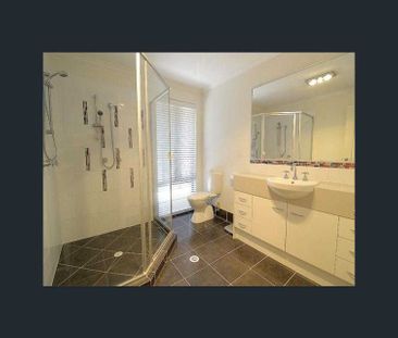 Spacious 4 Bedroom Family Home Plus Office/ Study! - Photo 6