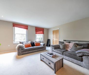 4 bedroom detached house to rent - Photo 2