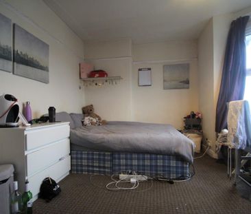 5 bedroom semi-detached house to rent - Photo 3