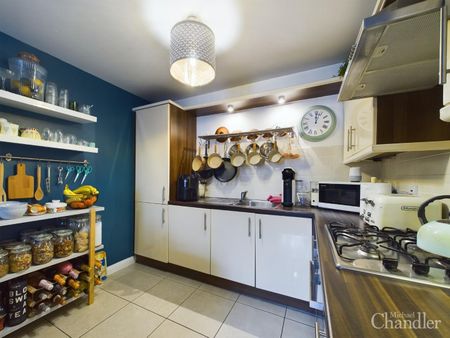 Apt 6 39 Dundela Crescent, Belfast, BT4 3BN - Photo 2