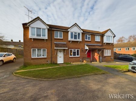 3 bedroom Mid Terraced House - Harwood Close, Welwyn Garden City - Photo 3