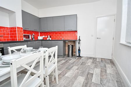 1 bed house share to rent in Ribblesdale Street, Burnley, BB10 - Photo 2