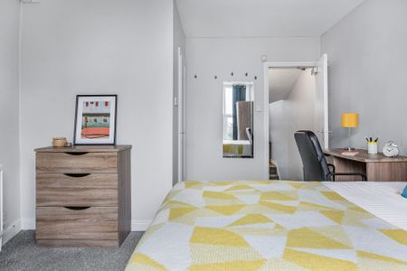 32 BRUDENELL AVENUE Leeds - LS6 1HD - Photo 5