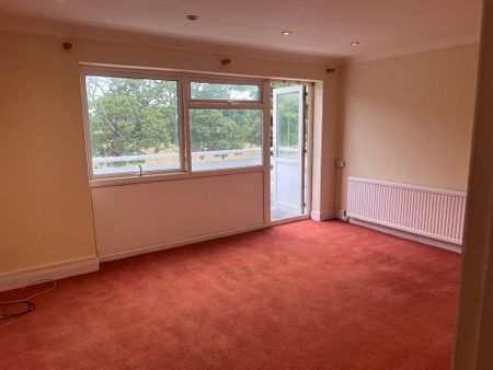 2 bedroom flat to rent - Photo 2