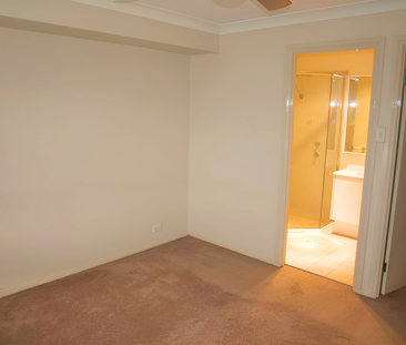 BEAUTIFULLY PRESENTED FAMILY HOME! - Photo 2