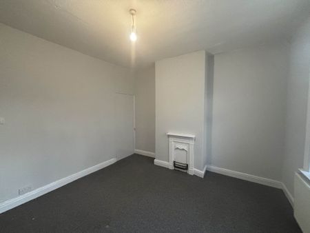 Price £950 pcm - Available Now - Unfurnished - Photo 3