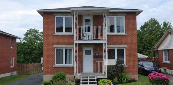 BEAU 3 1/2|CHAUFFAGE & EAU CHAUDE INCLUS - Photo 2