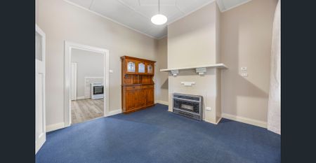 Spacious, Freshly Painted, Shopping Nearby! - Photo 3