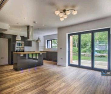 4 bedroom detached house to rent - Photo 4