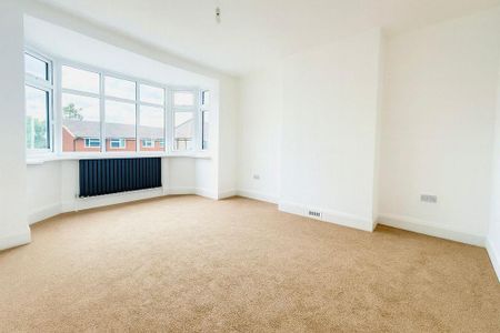 4 bedroom semi-detached house to rent - Photo 2