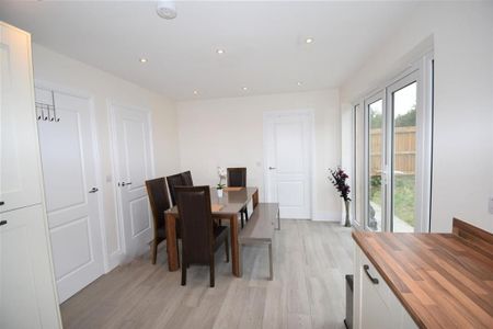 4 bedroom detached house to rent - Photo 4